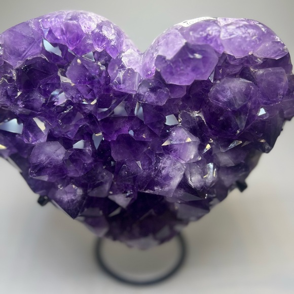 Beautiful Amethyst Heart from Amatista do Sul - Picture 4 of 6